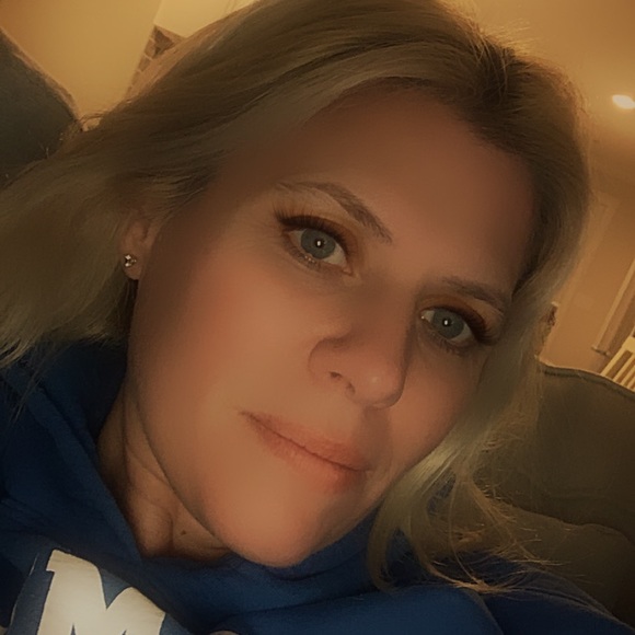 Meet your Posher, Danielle - Picture 1 of 1